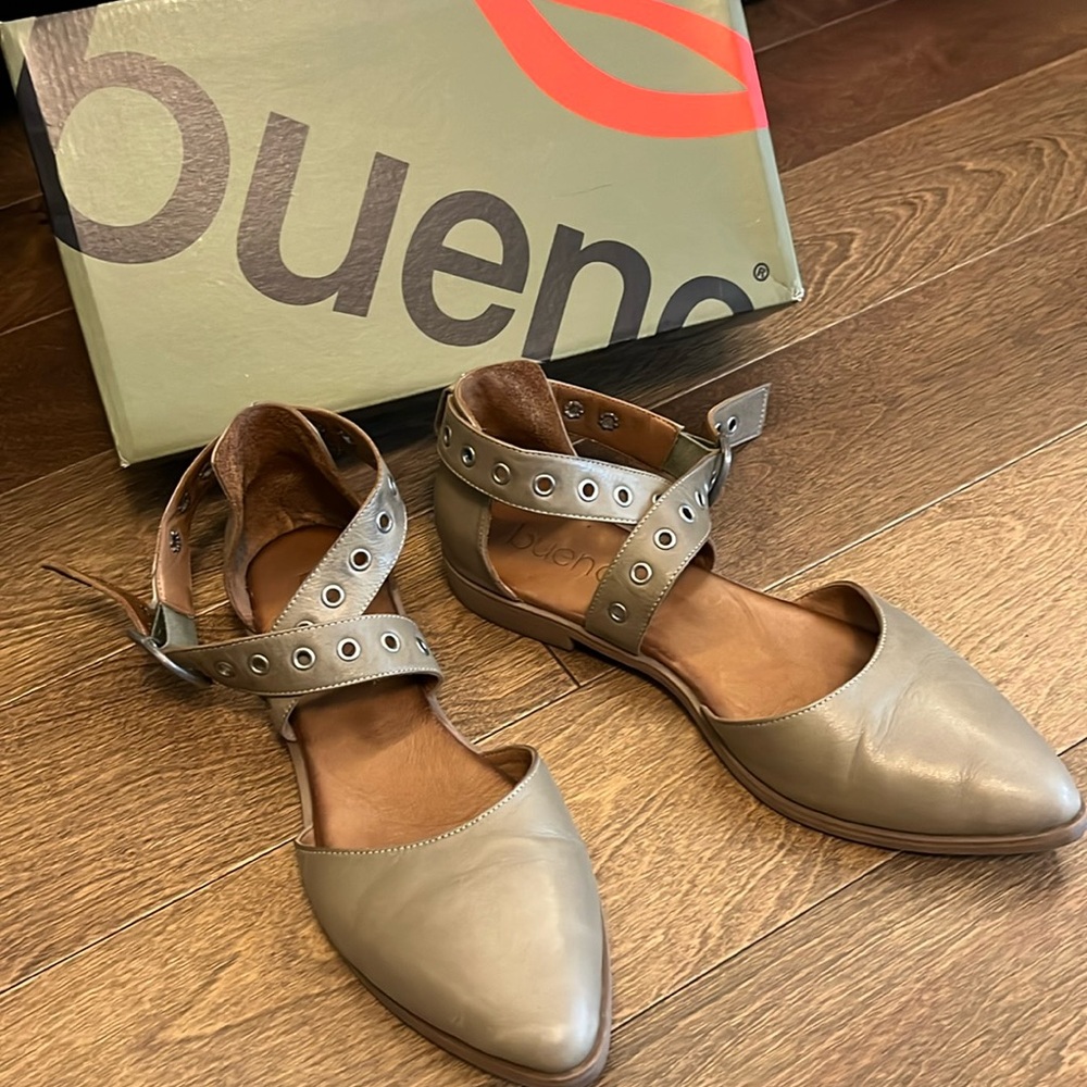 bueno Becky sage green leather grommet ankle-strap flats 39